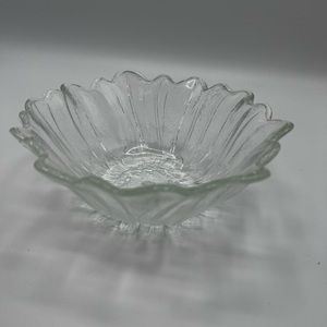 Vintage Indiana Glass Co Sunflower Lily Pons Pattern Bowl  Clear Glass 7"